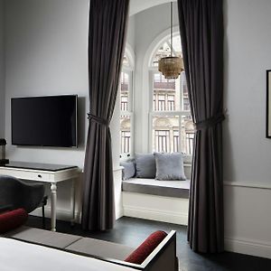 Grand Eck-Zimmer mit Kingsize-Bett